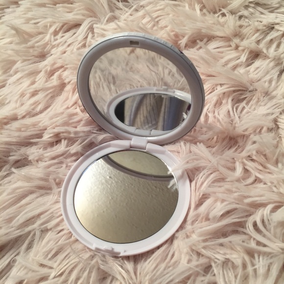 ☀️3/$15 Adorable Pug Dual Mirror Compact - Picture 3 of 3